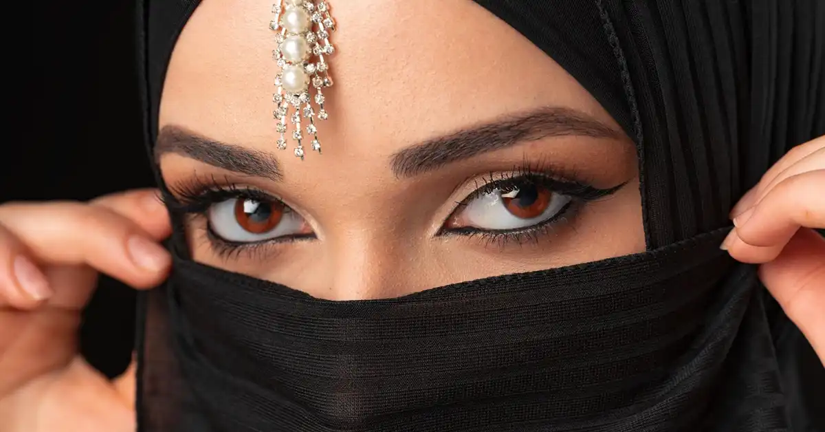 Kajal per occhi: l'antica arte di enfatizzare lo sguardo per sfumature di bellezza e tradizione