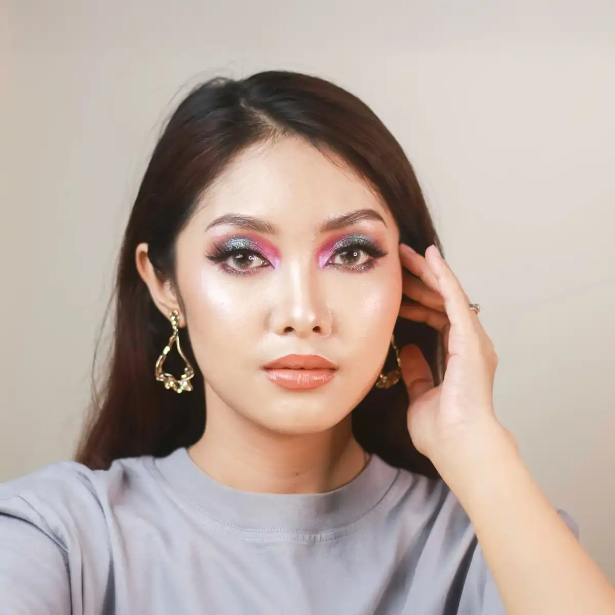 Come bilanciare un trucco occhi con glitter mantenendo il resto del make-up naturale